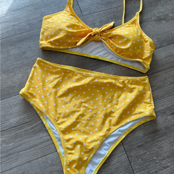 LAST PRICE🍒🤍 AMAZON polka dot high waist swimming set💛 - Picture 6 of 9